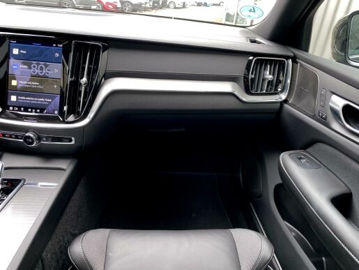 Volvo S60 B5 (benzín) AWD // ULTIMATE