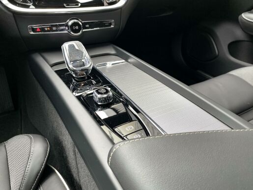 Volvo S60 B5 (benzín) AWD // ULTIMATE