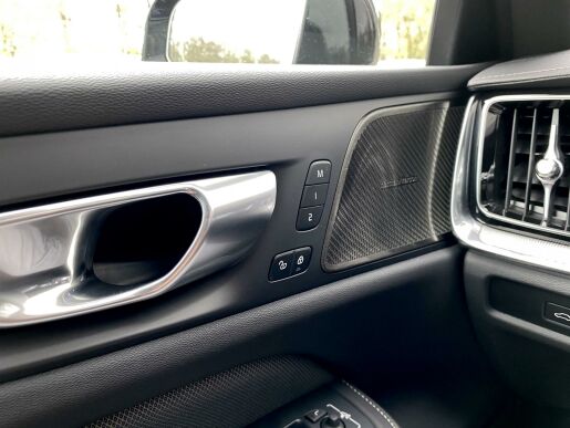 Volvo S60 B5 (benzín) AWD // ULTIMATE