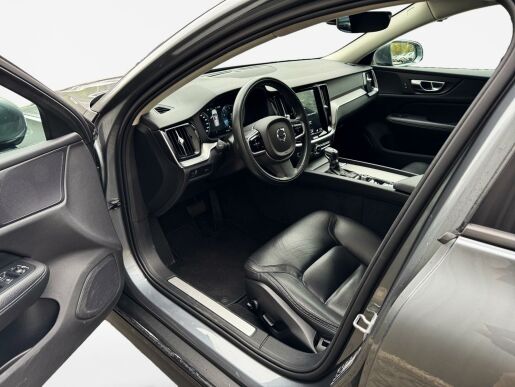 Volvo V60 T5 AWD Cross Country 1.MAJ.