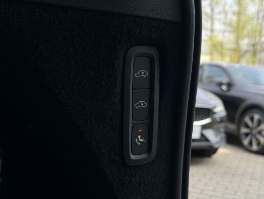 Volvo XC90 T8 AWD (335kW) ULTRA DARK B&W