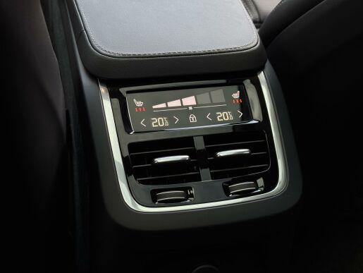 Volvo XC90 T8 AWD (335kW) ULTRA DARK B&W