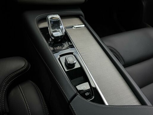 Volvo XC90 T8 AWD (335kW) ULTRA DARK B&W