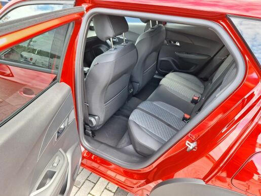 Peugeot 2008 ALLURE PureTech 100 MAN6