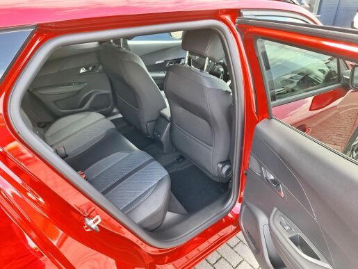 Peugeot 2008 ALLURE PureTech 100 MAN6