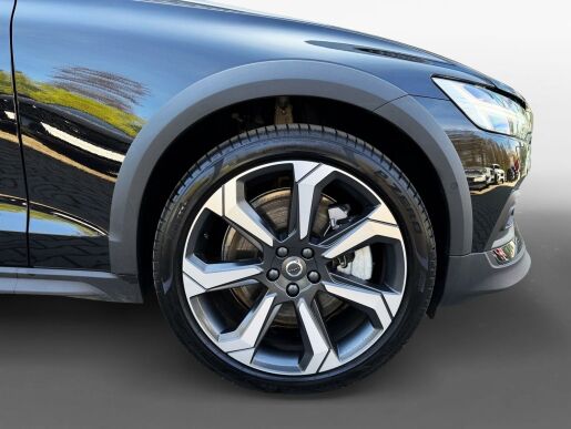Volvo V60 B5 AWD CC ULTIMATE B&W 1.MAJ.