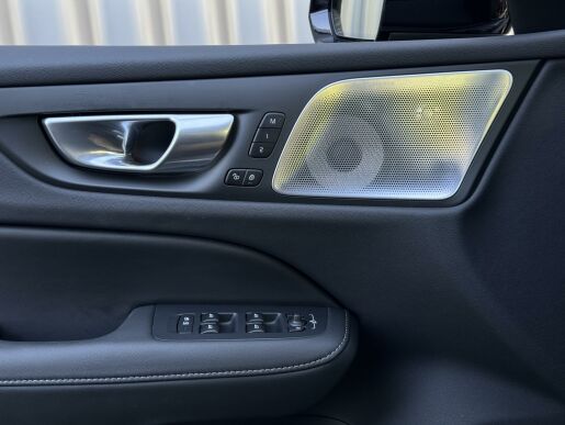 Volvo V60 B5 AWD CC ULTIMATE B&W 1.MAJ.