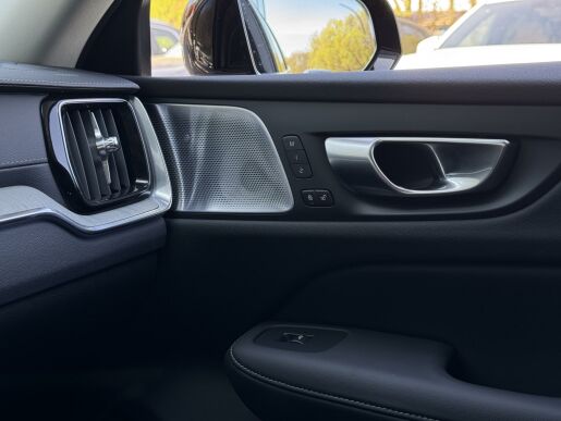 Volvo V60 B5 AWD CC ULTIMATE B&W 1.MAJ.