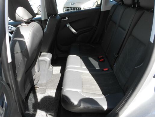 Peugeot 2008 Allure 1,2PT EAT6