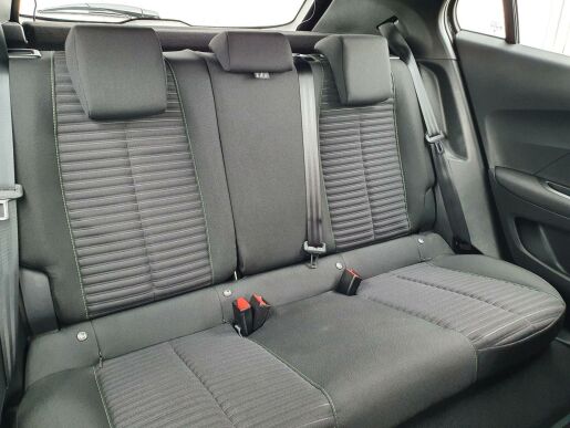 Peugeot 2008 STYLE PureTech 100 MAN6