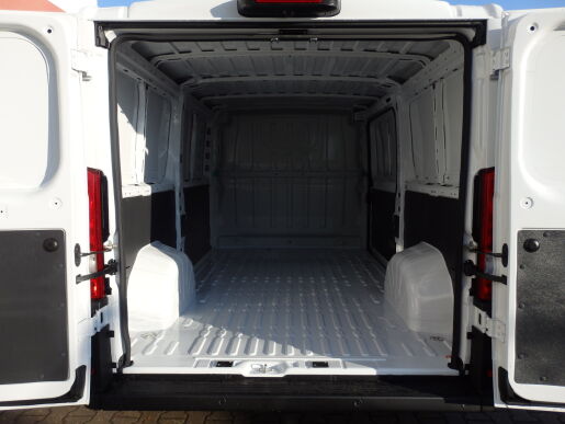 Citroën Jumper Furgon 30 L2H1 2.2 BlueHDi 120k (Záruka 5 let/200.000 km v ceně)