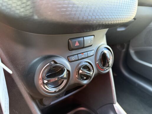 Peugeot 2008 STYLE, 82 koní, Navigace, Park