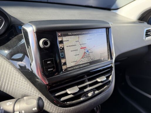Peugeot 2008 STYLE, 82 koní, Navigace, Park
