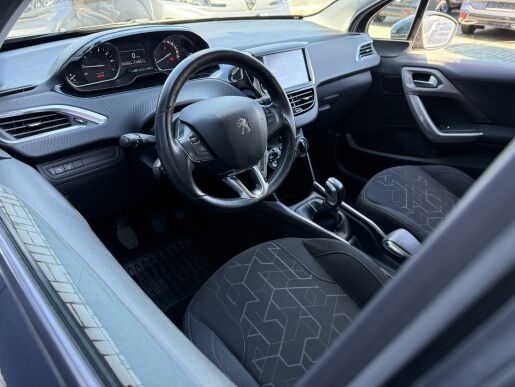Peugeot 2008 STYLE, 82 koní, Navigace, Park