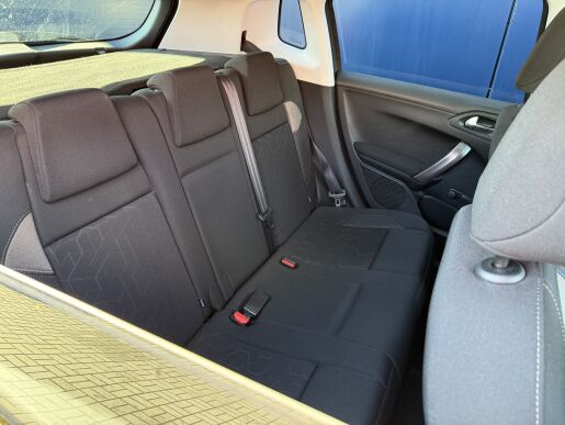 Peugeot 2008 STYLE, 82 koní, Navigace, Park