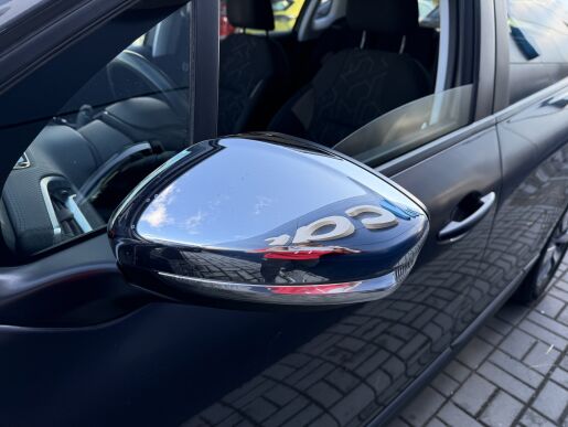 Peugeot 2008 STYLE, 82 koní, Navigace, Park
