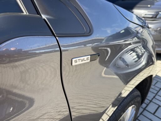 Peugeot 2008 STYLE, 82 koní, Navigace, Park