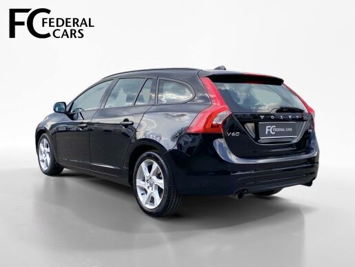 Volvo V60 T3 FWD // nezáv. topení + kola