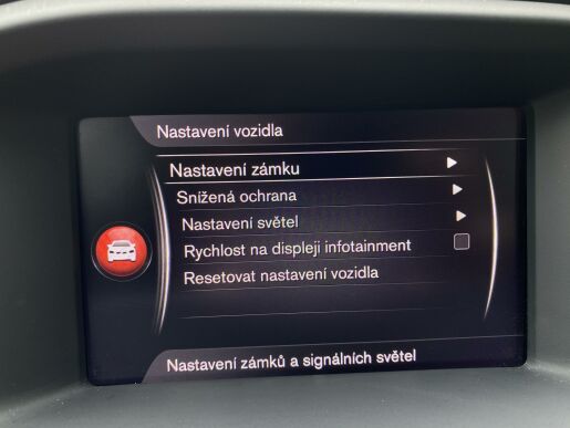 Volvo V60 T3 FWD // nezáv. topení + kola