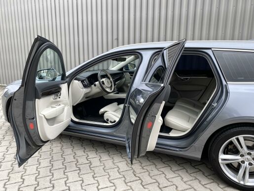 Volvo V90 D5 AWD // INSCRIPTION //