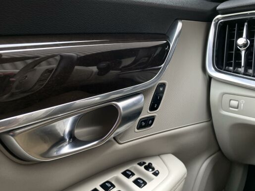 Volvo V90 D5 AWD // INSCRIPTION //