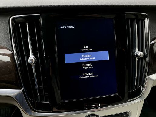 Volvo V90 D5 AWD // INSCRIPTION //