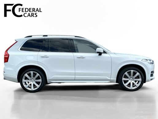 Volvo XC90 D5 AWD // MOMENTUM PRO