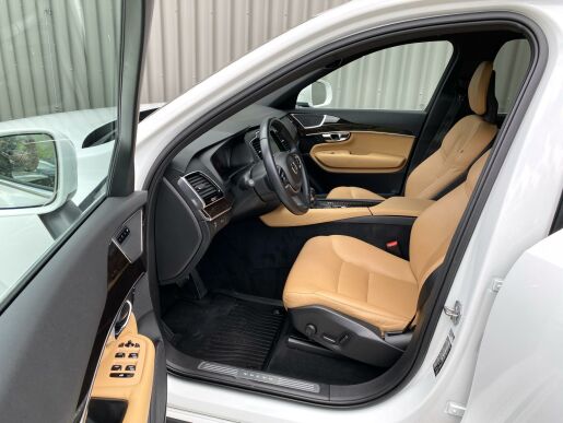 Volvo XC90 D5 AWD // MOMENTUM PRO