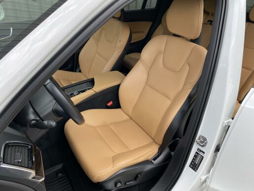 Volvo XC90 D5 AWD // MOMENTUM PRO