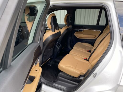 Volvo XC90 D5 AWD // MOMENTUM PRO