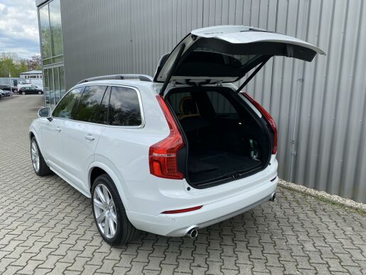 Volvo XC90 D5 AWD // MOMENTUM PRO
