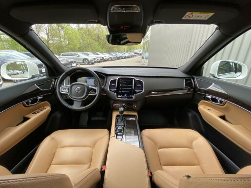 Volvo XC90 D5 AWD // MOMENTUM PRO