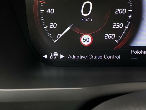 Volvo XC90 D5 AWD // MOMENTUM PRO