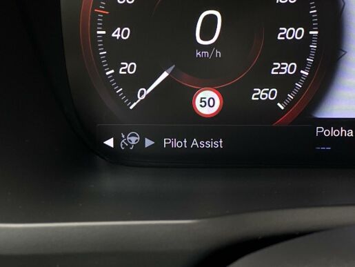 Volvo XC90 D5 AWD // MOMENTUM PRO
