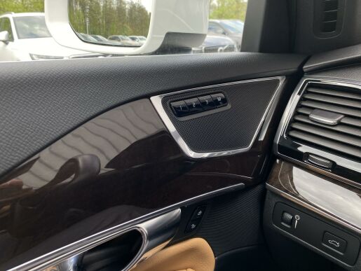 Volvo XC90 D5 AWD // MOMENTUM PRO