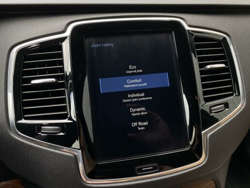 Volvo XC90 D5 AWD // MOMENTUM PRO