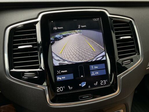 Volvo XC90 D5 AWD // MOMENTUM PRO