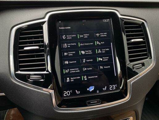 Volvo XC90 D5 AWD // MOMENTUM PRO