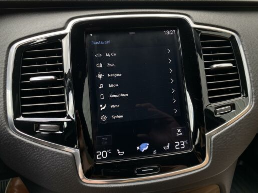 Volvo XC90 D5 AWD // MOMENTUM PRO