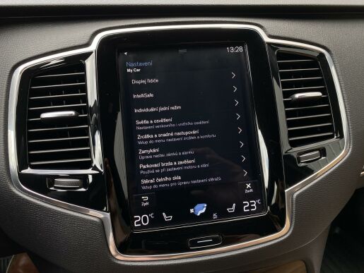 Volvo XC90 D5 AWD // MOMENTUM PRO