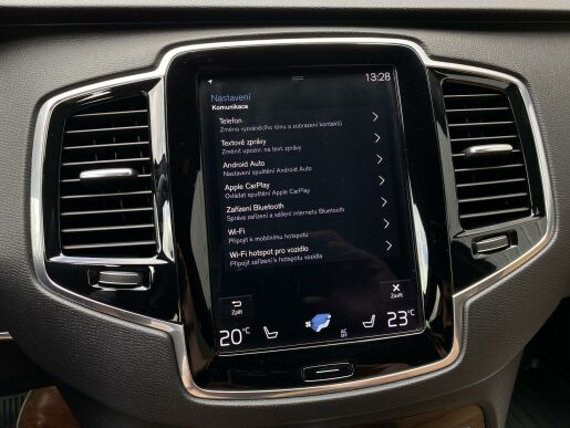 Volvo XC90 D5 AWD // MOMENTUM PRO