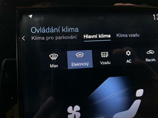 Volvo XC90 D5 AWD // MOMENTUM PRO