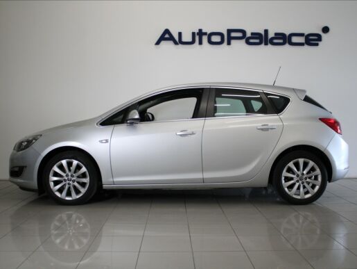 Opel Astra 1,6 i 85kW Cosmo 69 480 km! ČR