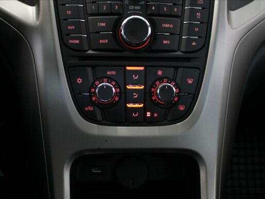 Opel Astra 1,6 i 85kW Cosmo 69 480 km! ČR