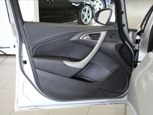 Opel Astra 1,6 i 85kW Cosmo 69 480 km! ČR