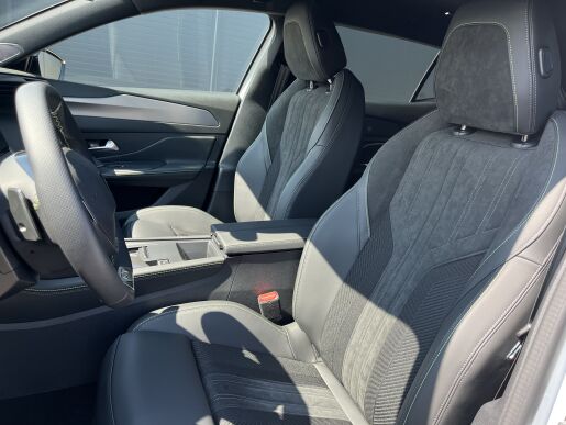 Peugeot 408 GT Hybrid 145 e-DCS6    