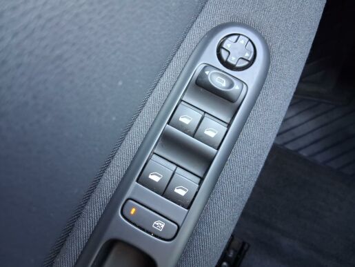 Peugeot 5008 ACTIVE 1.6 HDi 88 kW