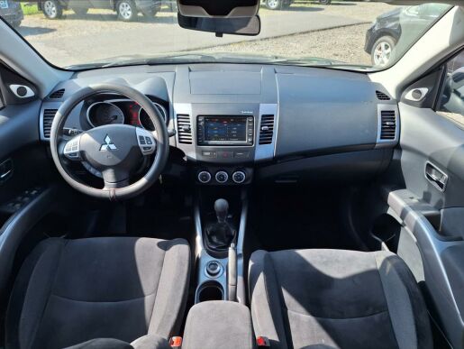 Mitsubishi Outlander 2,0 DI-D  Intense (po servise!
