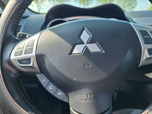 Mitsubishi Outlander 2,0 DI-D  Intense (po servise!