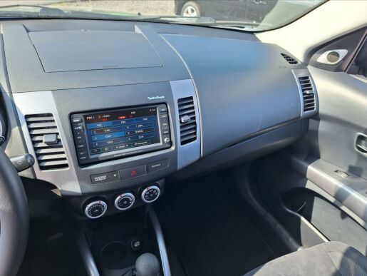 Mitsubishi Outlander 2,0 DI-D  Intense (po servise!